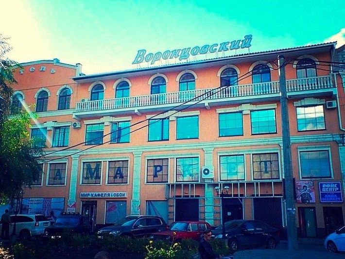 В Мелитополе собственников отелей оккупанты обязали шпионить и строчить доносы на постояльцев (фото)
