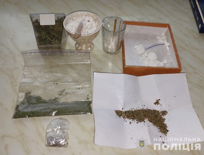 В Запорожье разоблачили трех горожан, хранивших наркотики (фото)