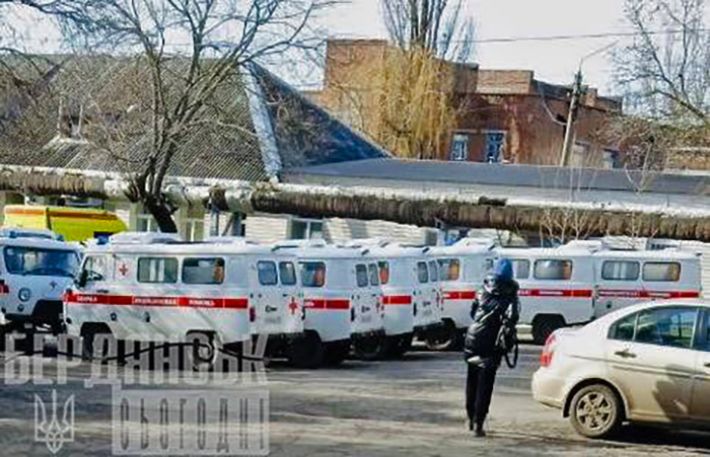Во временно оккупированном Бердянске вместо современных машин скорой помощи рашисты пригнали совковые «буханки»