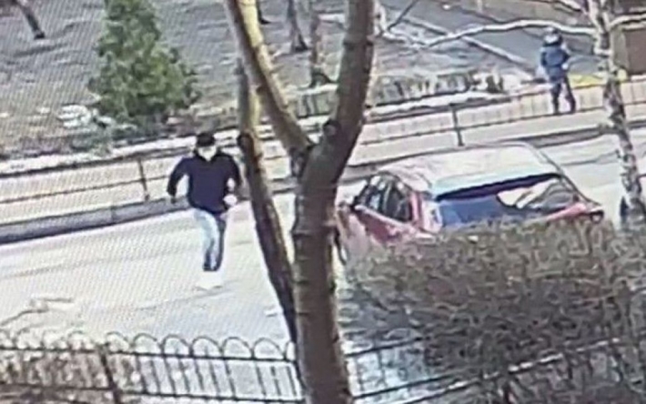 В Киеве мужчина ограбил восьмилетнего мальчика: в полиции сообщили подробности (видео)