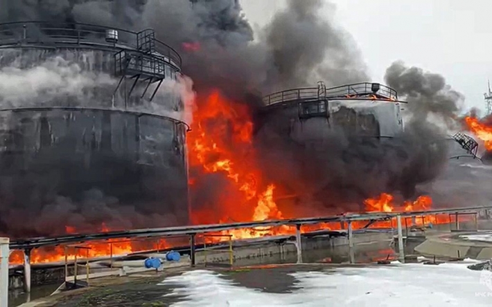 В России снова "бавовна": в Волгограде горит один из крупнейших нефтеперерабатывающих заводов