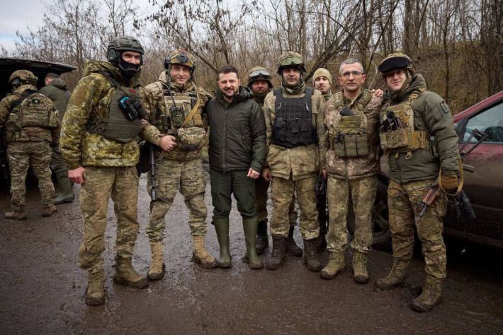 "Честь быть сегодня здесь": Президент Украины побывал на Мелитопольском направлении фронта (фото, видео)