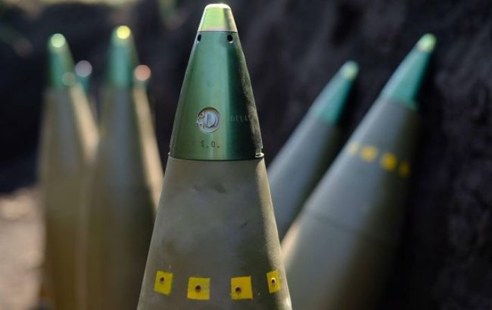 США планируют удвоить производство артиллерийских снарядов для передачи Украине