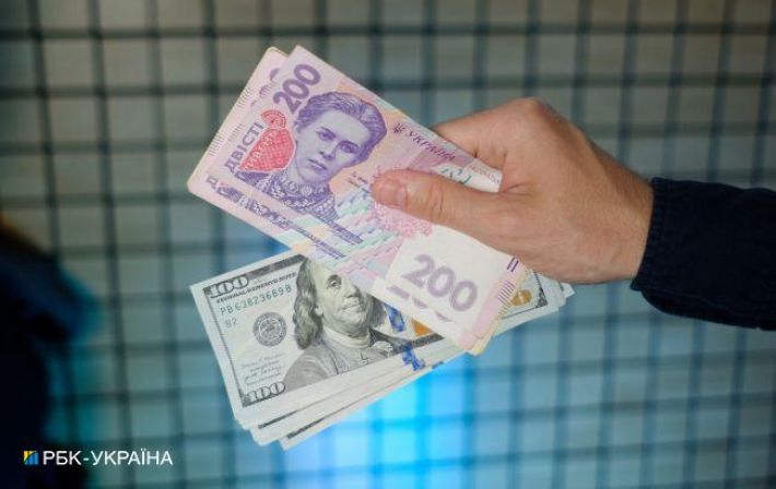 В какой валюте украинцы хранят сбережения и в каких банках: данные НБУ