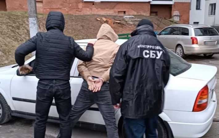 При попытке сбежать в Европу СБУ задержали полицая из Мелитопольского района, который пытал местных жителей