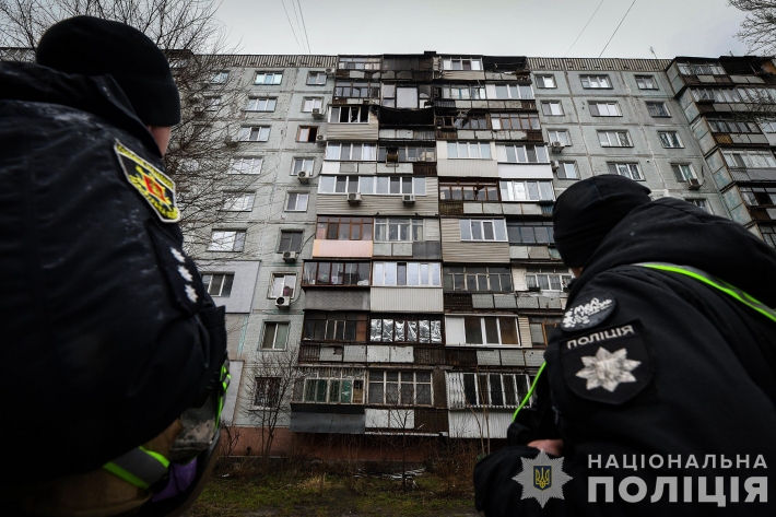 Полицейские из Мелитополя спасли жителей многоэтажки в Запорожье (фото, видео)