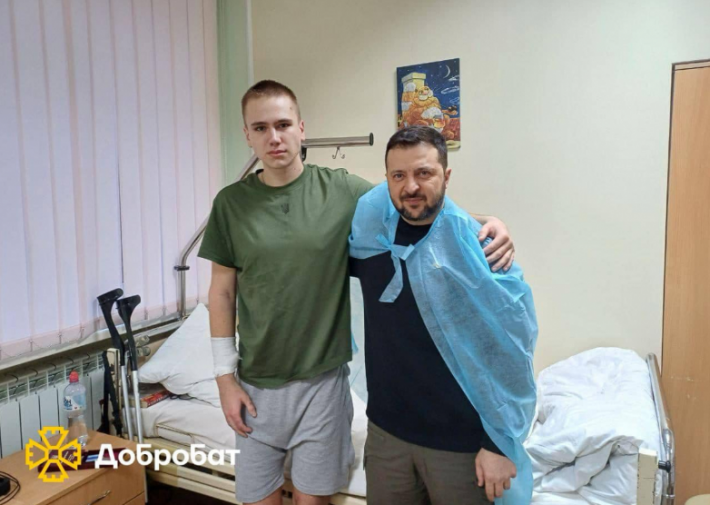 Президент наградил бойца из Запорожья, который, спасая побратимов, потерял ногу (фото)