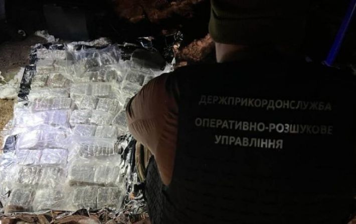 На Волыни вблизи границы сбили дрон с 22 кг наркотиков на 13 млн гривен