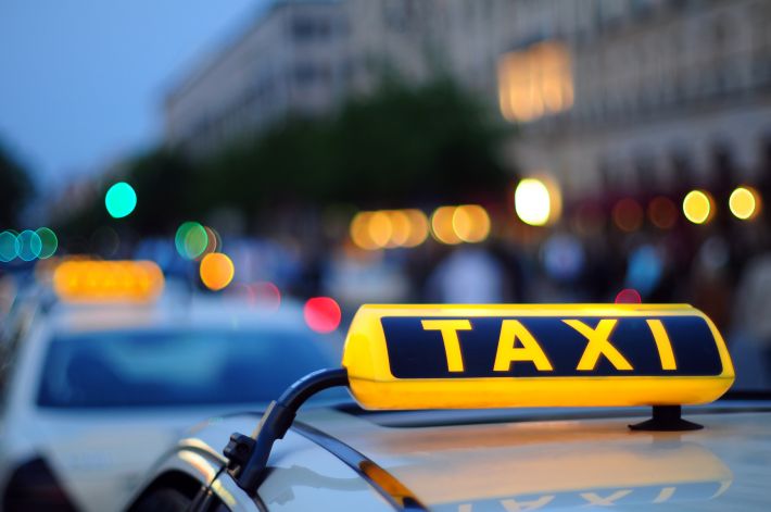 Работать "по закону рф" и стучать ФСБ: в Мелитополе появилось новое такси