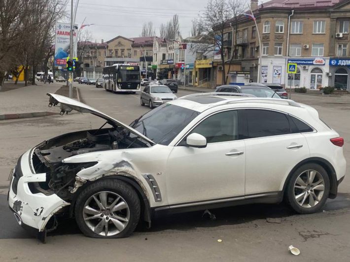 Виноваты оба: в центре Мелитополя произошло эпичное ДТП (фото)