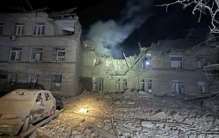 Россияне второй раз за ночь обстреляли Селидово: повреждена больница, есть раненый