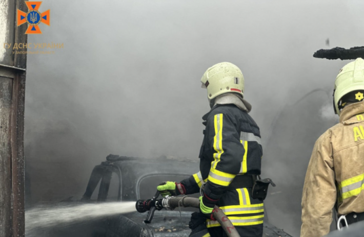 В Запорожье серьезный пожар - едва не сгорел центральный рынок (фото)