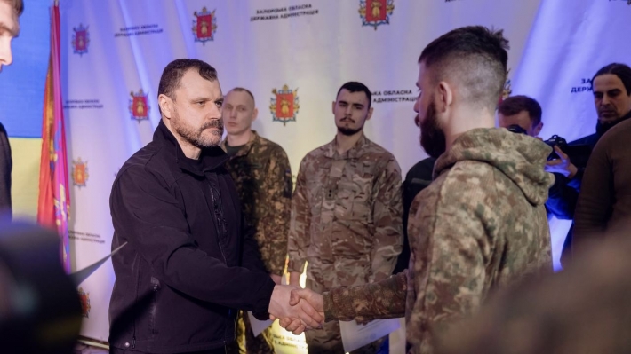 Министр МВД наградил нацгвардейцев в Запорожье