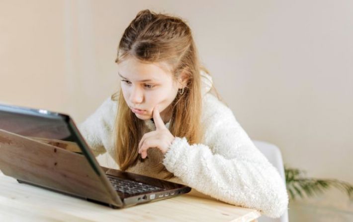 Как обезопасить ребенка во время онлайн-занятий: советы киберполиции