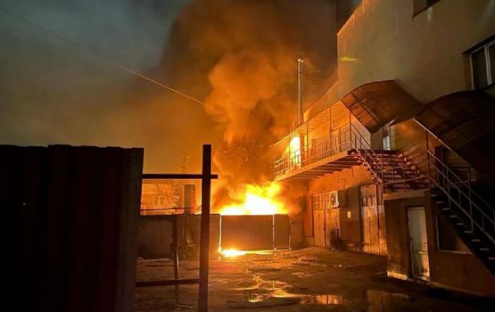 Во Львове на промышленном объекте произошел взрыв и пожар
