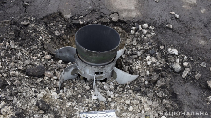 В Запорожском районе полицейские-взрывотехники уничтожили российский снаряд к РСЗО "Смерч" (фото)