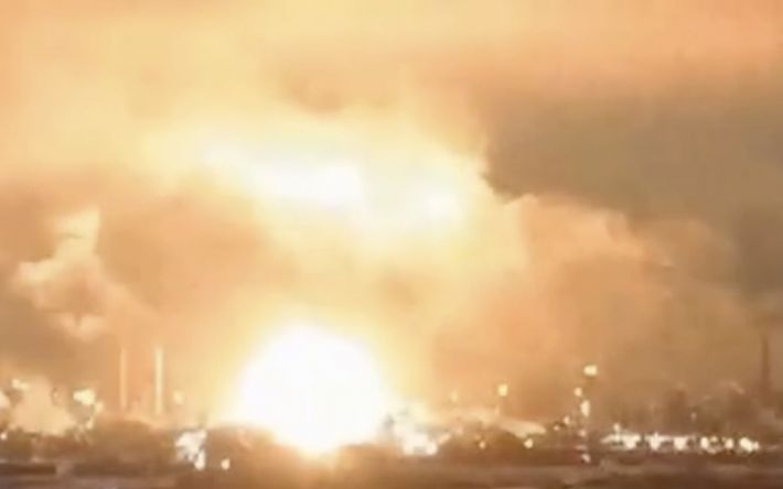 В Липецке на металлургическом комбинате раздались взрывы после атаки БпЛА (видео)