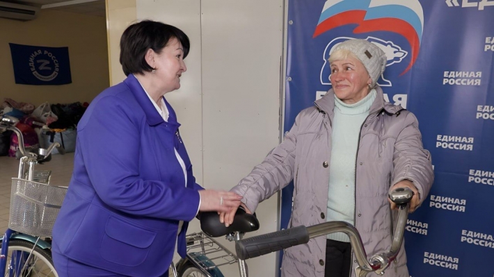 На Мелитопольщине рашисты подарили почтальонам колеса – на очереди медики (фото, видео)