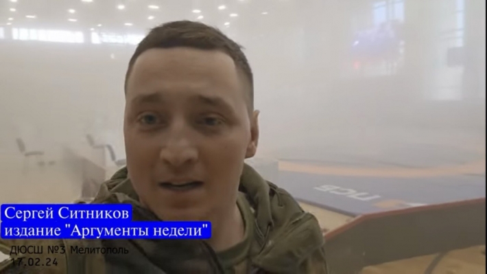В Мелитополе российский пропагандист имитировал вражеский обстрел (видео)