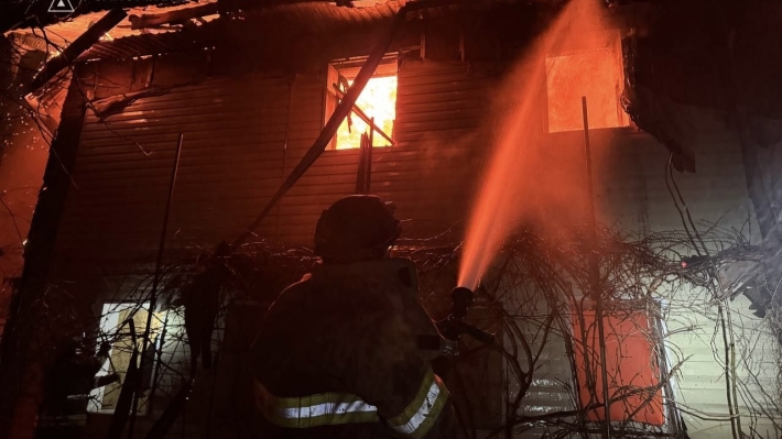 В Запорожской области в результате обстрелов возникли пожары: горели жилые дома