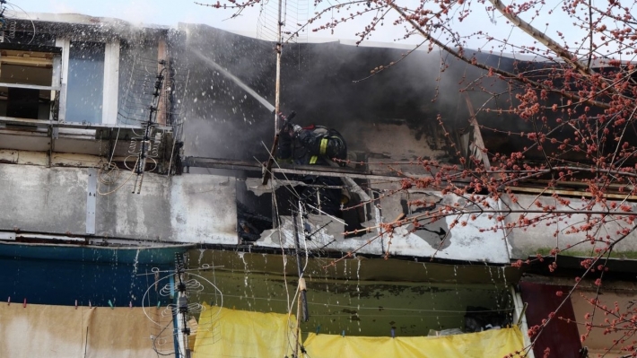 В Запорожье во время пожара из задымленных помещений эвакуировали четыре человека (фото)