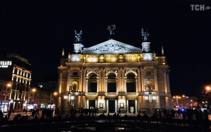 Скандал во Львовской опере: трое артистов не вернулись из зарубежных гастролей