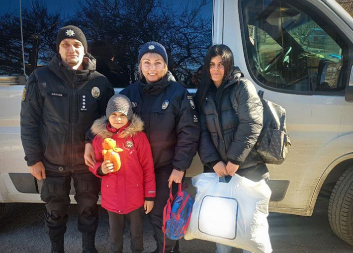 Запорізькі поліцейські евакуювали дитину з прифронтового Приморського