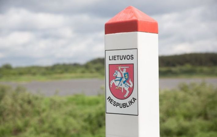 Литва закрывает два пункта пропуска с Беларусью