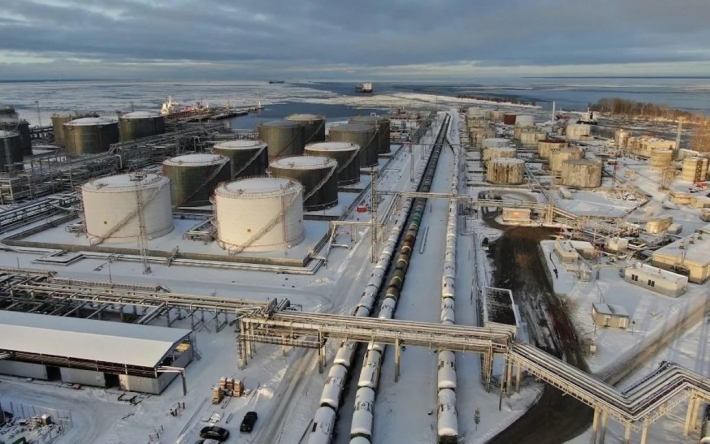 Здоровенний дрон атакував Петербурзький нафтовий термінал: що кажуть в РФ