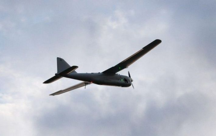 В РФ пожаловались на атаки дронов: под ударом аэродром, склад и нефтебаза