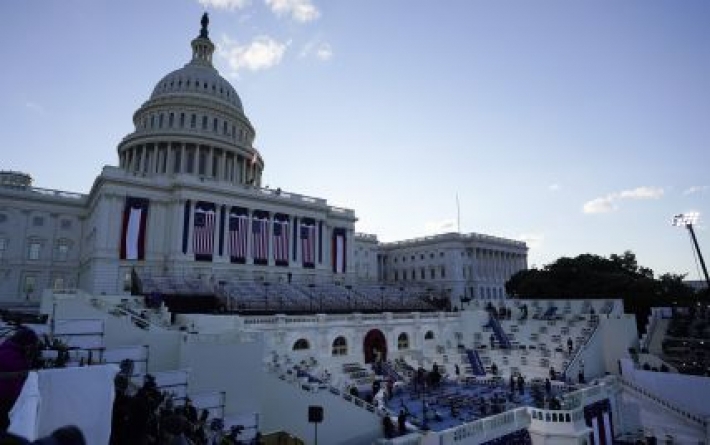 В Вашингтоне мужчина с молотком пытался попасть в Капитолий – что известно