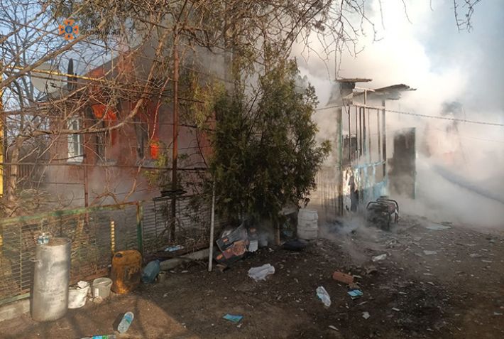 У Пологівському районі на Запоріжжі внаслідок ворожих обстрілів сталися три пожежі (фото)