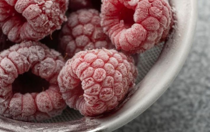 Чи можна їсти ягоди, якщо вони лежать в морозилці декілька років? Двічі подумайте