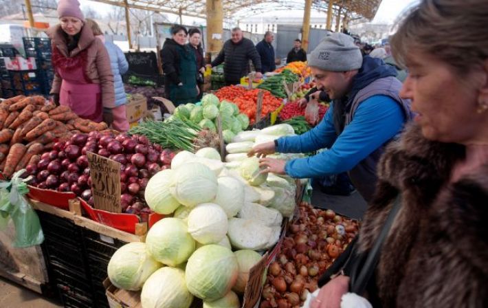 Гречка, яйца и мясо подешевели, овощи подорожали: как изменились цены в Украине за месяц