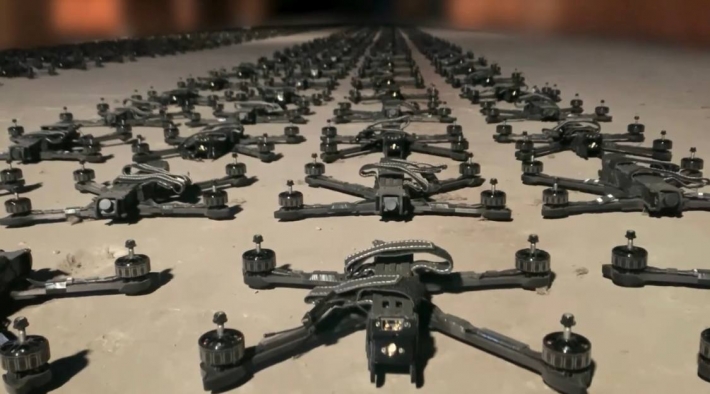 Іван Федоров показав першу тисячу FPV-дронів камікадзе, які відправлять для ліквідації ворога на Запорізькому напрямку (відео)