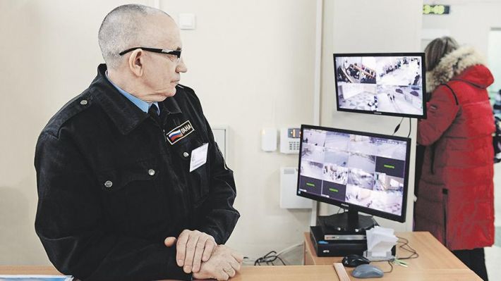 В кабинет врача – в сопровождении охранника: житель Мелитополя рассказал о чудесах медобслуживания в оккупации
