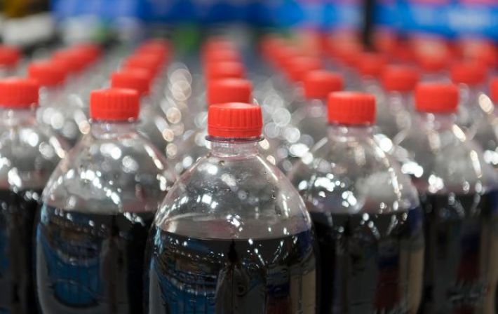 Вода в бутылках содержит большое количество нанопластика: новое исследование