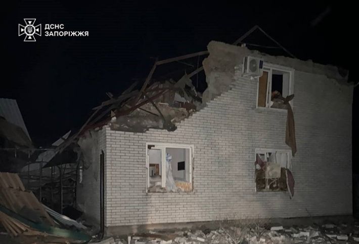 В Запорожской области вражеский обстрел вызвал возгорание дома