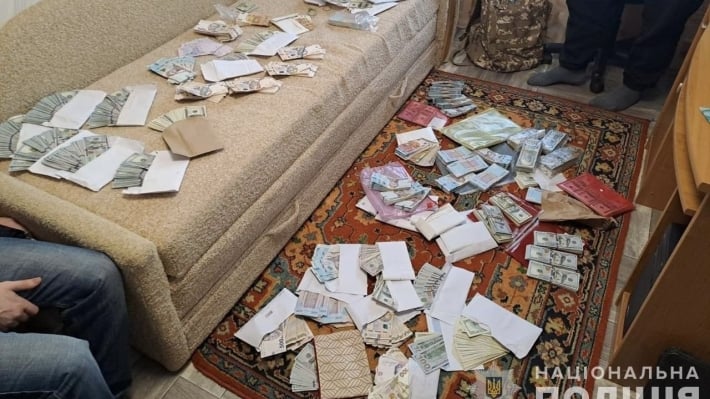 На Запоріжжі поліція викрила корупційну схему за участі посадовців МСЕК: вилучено готівки на понад 1 200 000 доларів (фото)