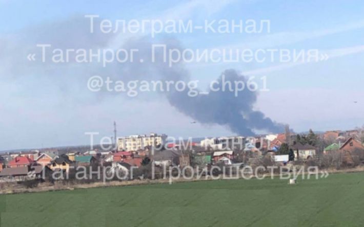 У Мережі повідомили про падіння літака у Таганрозі: фото