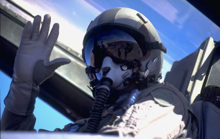 В Британии 10 украинских пилотов завершили базовое программу обучения на F-16