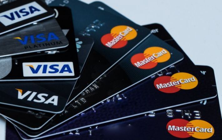 В Україні обмежать підозрілі платежі з картки на картку: Меморандум з МВФ