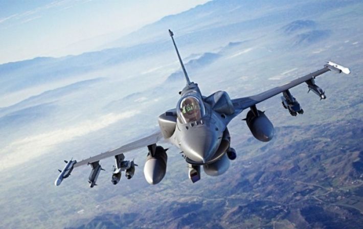 Кулеба сказав, коли F-16 з'являться у небі України