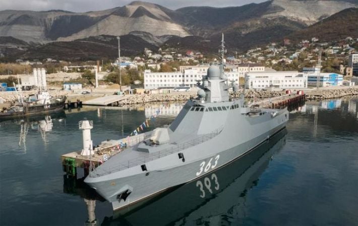 Россия устанавливает баржи для защиты флота в Черном море, - разведка Британии