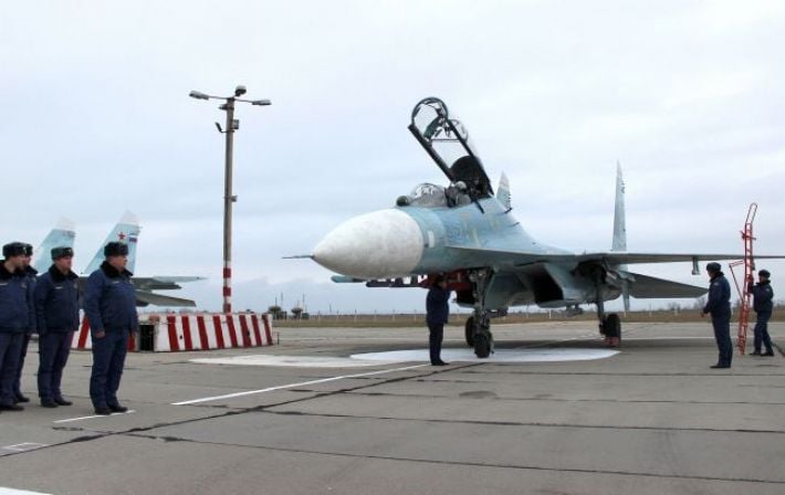 Британская разведка показала, как Россия пытается скрыть от ударов самолеты на авиабазах