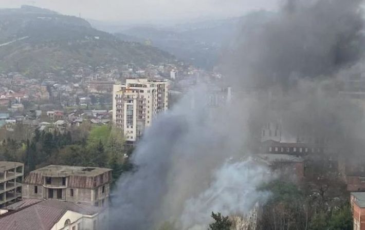 У Тбілісі стався вибух у тирі: є жертви та поранені
