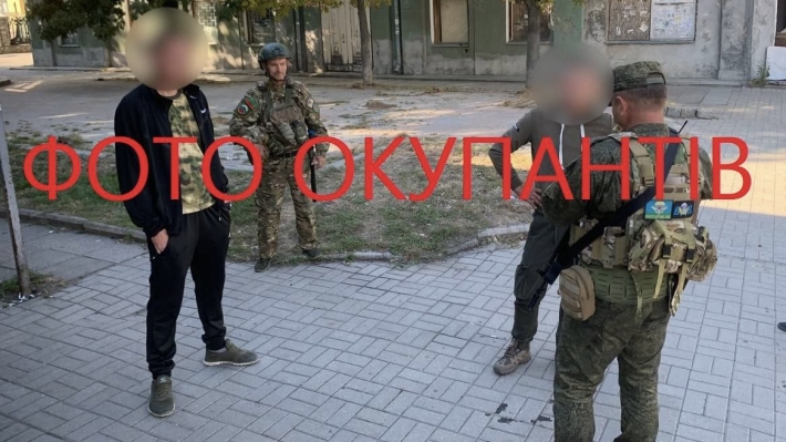 Рашисти тероризують мешканців Бердянська озброєним формуванням "ополченців"