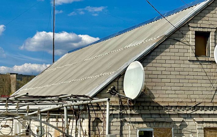 В Запорожье починили крыши домов, поврежденных в результате обстрелов (фото)