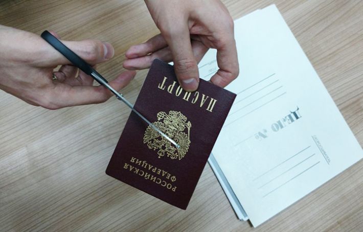 Стало відомо за що окупанти хочуть відбирати російські паспорти у жителів Мелітополя