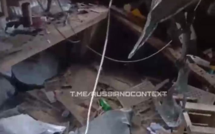 "Вот такое у нас несчастье": у российских окупантов взорвалась граната в блиндаже, где собирали дроны (видео)